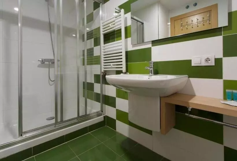 اتاق استاندارد سه نفره, Hostal La Numantina