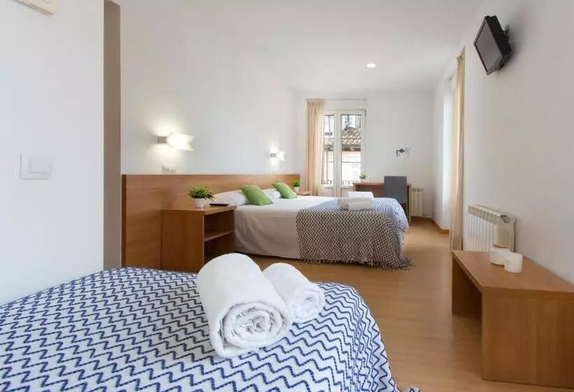 اتاق استاندارد سه نفره, Hostal La Numantina