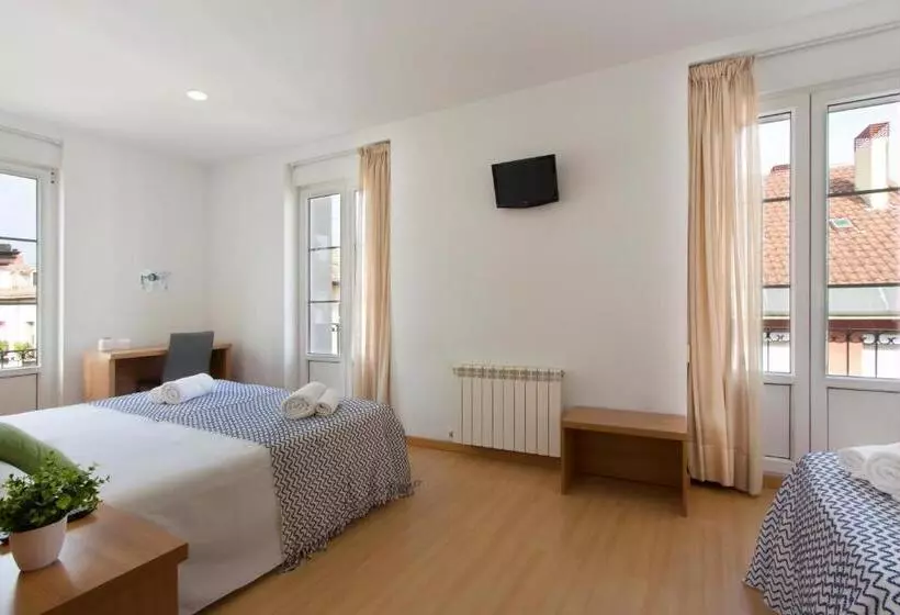 اتاق استاندارد سه نفره, Hostal La Numantina