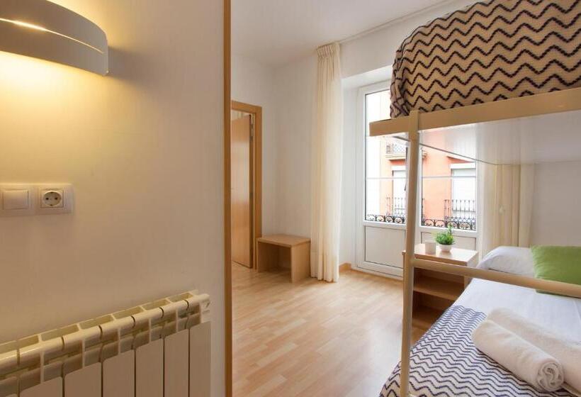 חדר לארבעה סטנדרטי עם מרפסת, Hostal La Numantina