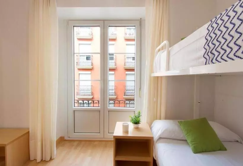 اتاق استاندارد چهارنفره با بالکن, Hostal La Numantina