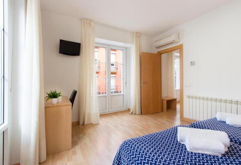 חדר לארבעה סטנדרטי עם מרפסת, Hostal La Numantina