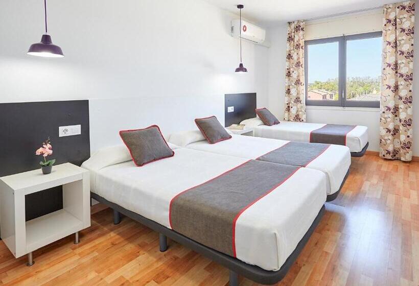 标准三人间, Hostal Mas Ferrer