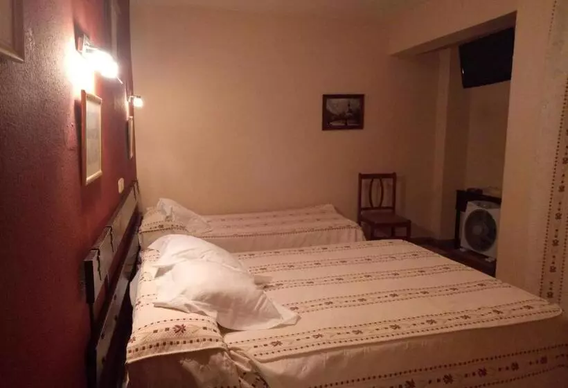 スタンダードトリプルルーム, Hostal Residencia Castilla