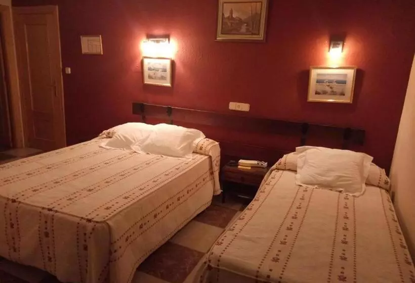 スタンダードトリプルルーム, Hostal Residencia Castilla