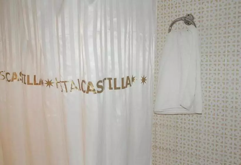 スタンダードトリプルルーム, Hostal Residencia Castilla
