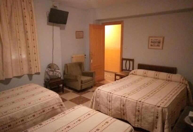 اتاق استاندارد چهار تخته, Hostal Residencia Castilla