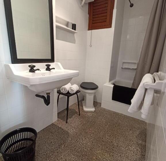 家庭间, Hostal Santa Ana