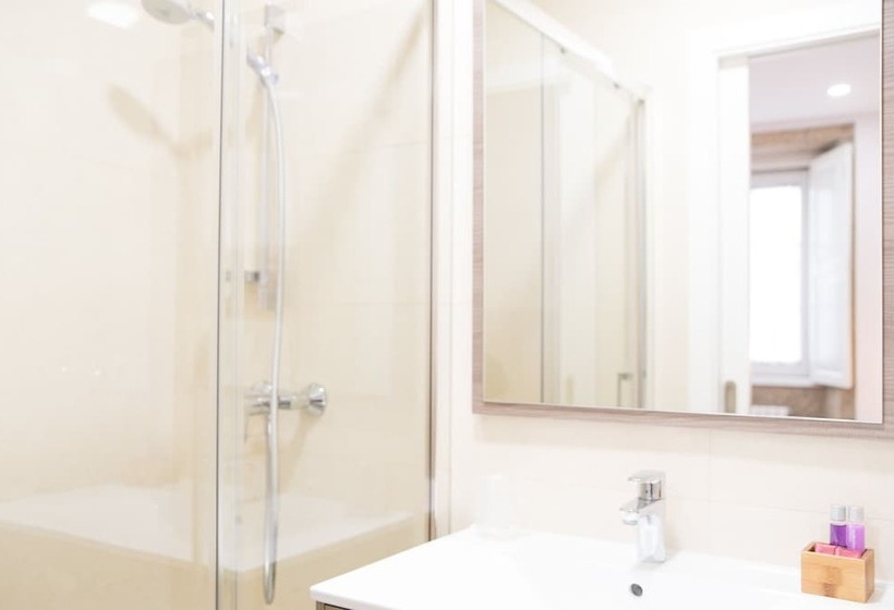 غرفة قياسية, Linares Rooms Santiago