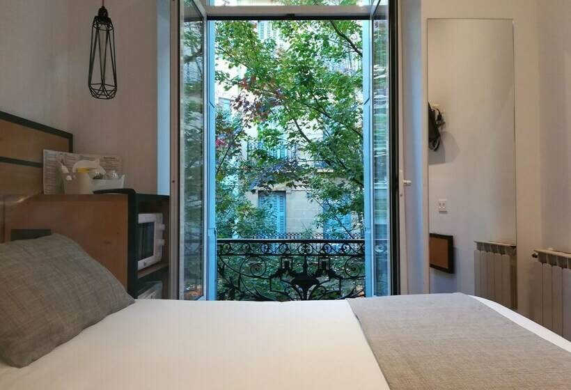 Standart Oda, Pension La Perla