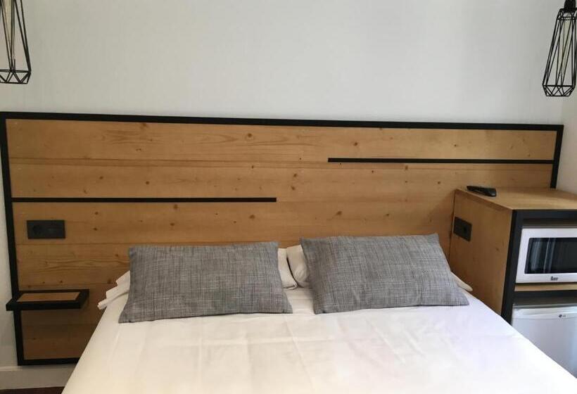 Standart Oda, Pension La Perla