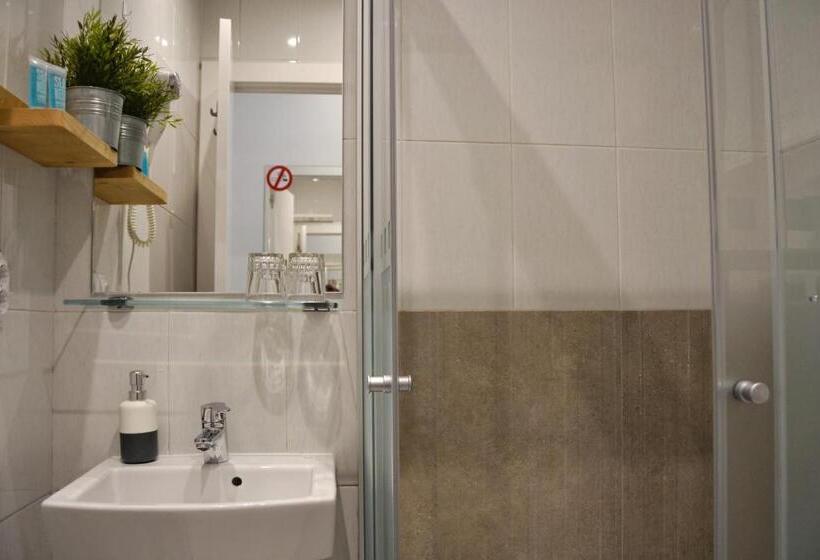 غرفة قياسية مزوَّدة بشُرفة, Pension La Perla