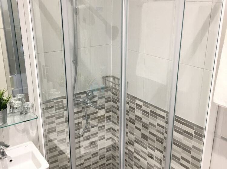 غرفة إقتصادية, Pension La Perla