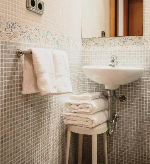 Habitació Familiar Comunicada, Santa Anna