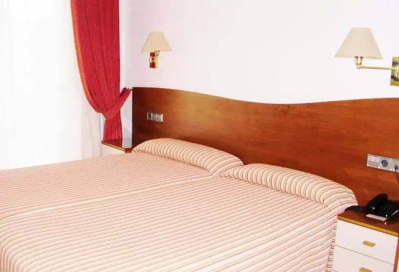 Habitació Familiar Comunicada, Santa Anna