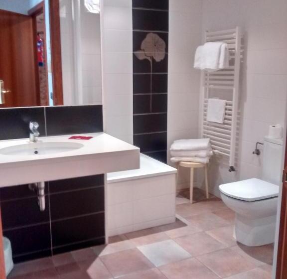 غرفة قياسية ثلاثية, Santa Anna