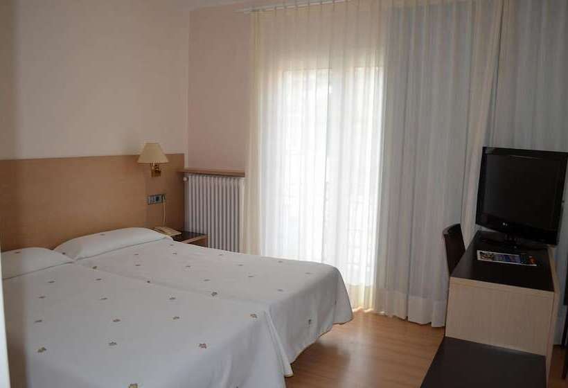 غرفة قياسية ثلاثية, Santa Anna