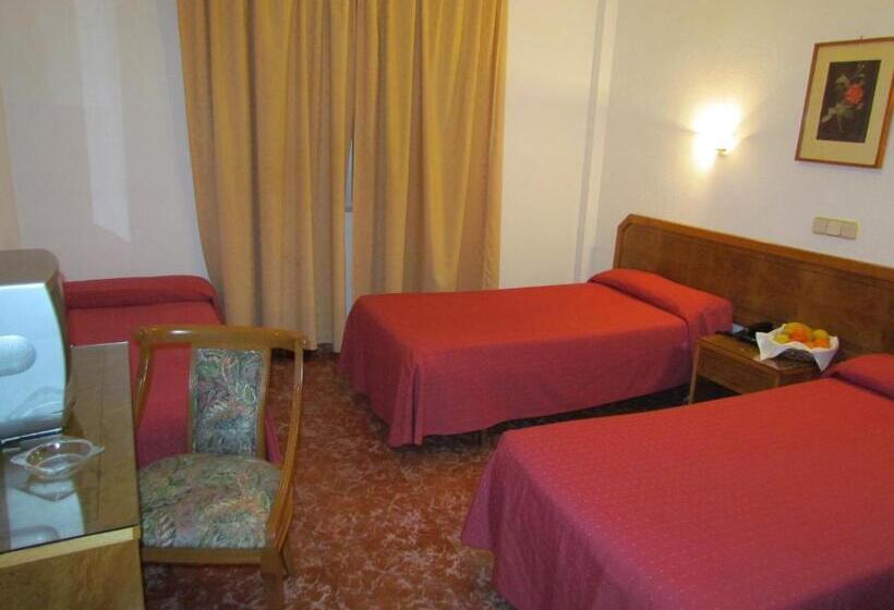 اتاق استاندارد سه نفره, Complejo Hotelero Saga