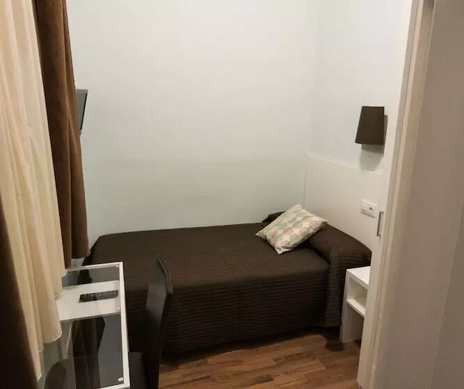 اتاق استاندارد یک نفره, Hostal Lesseps