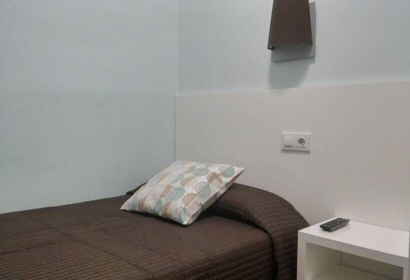 اتاق استاندارد یک نفره, Hostal Lesseps