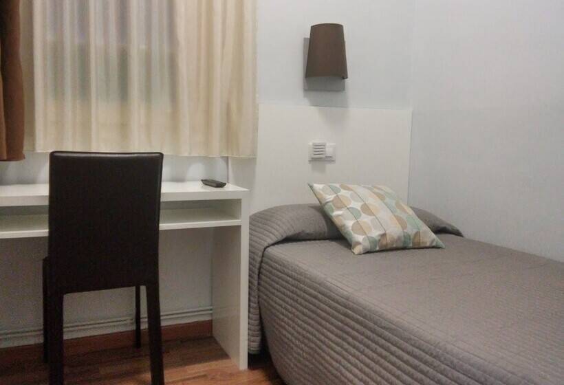 اتاق استاندارد یک نفره, Hostal Lesseps