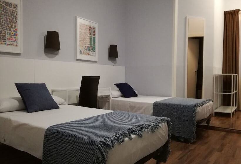 اتاق استاندارد سه نفره, Hostal Lesseps