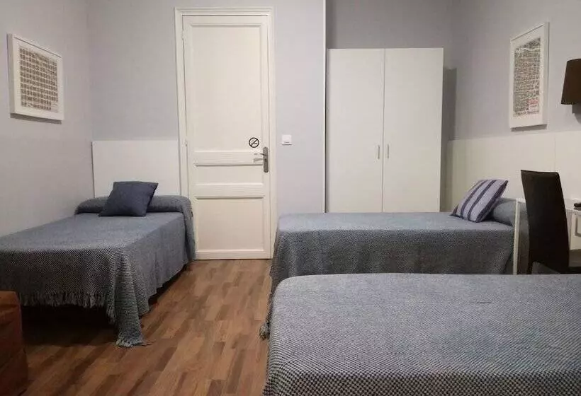 اتاق استاندارد سه نفره, Hostal Lesseps