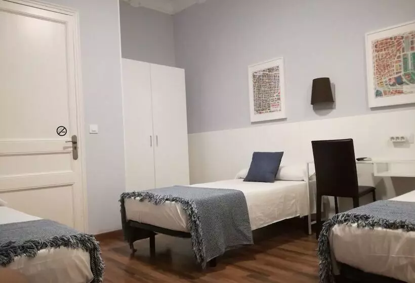 اتاق استاندارد سه نفره, Hostal Lesseps