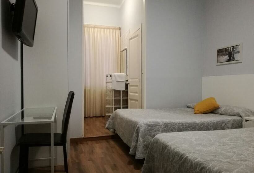 اتاق خانوادگی, Hostal Lesseps