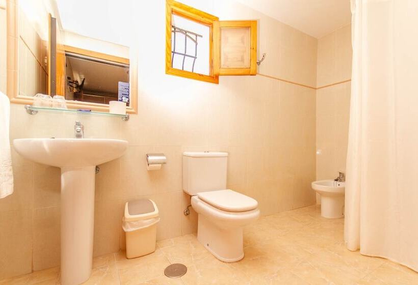 Номер Стандарт Трехместный, Hostal San Juan