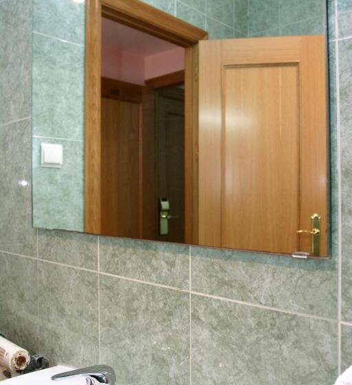 Habitación Triple Estándar, Cervantes
