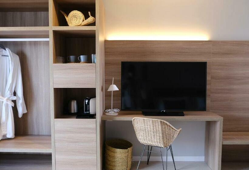 이코노미 룸, Eques Petit Resort