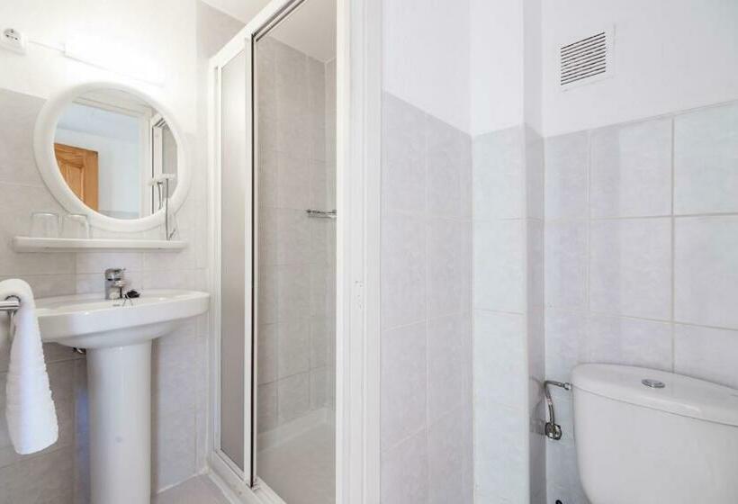 غرفة قياسية مزوَّدة بشُرفة, Garau Petit