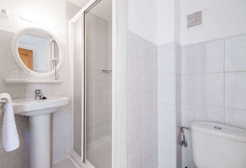 غرفة قياسية مزوَّدة بشُرفة, Garau Petit