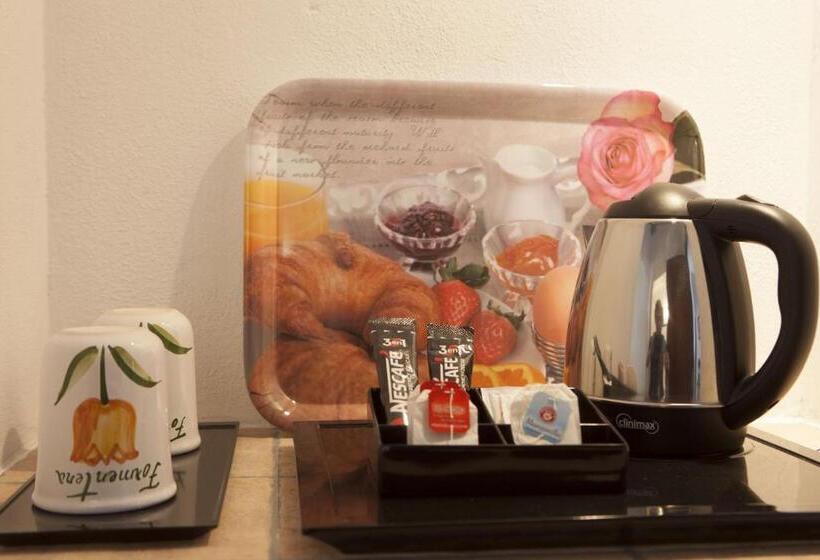 اتاق راحتی, Hostal Alemania