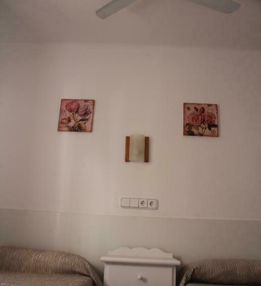 اتاق استاندارد با سرویس بهداشتی مشترک, Hostal Las Nieves