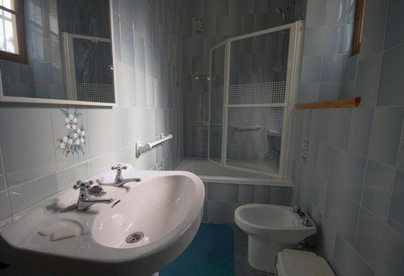 Номер Стандарт Совместная Ванная, Hostal Miramar