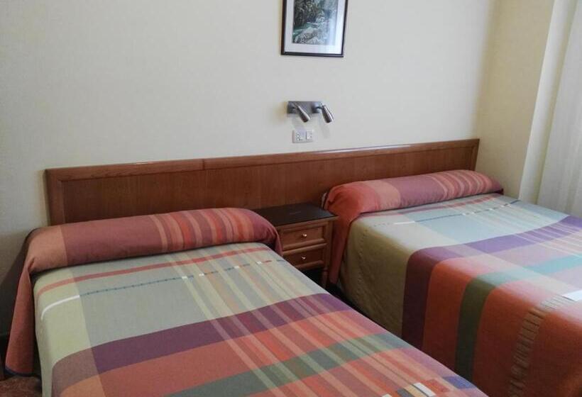 غرفة قياسية ثلاثية, Hostal San Felix