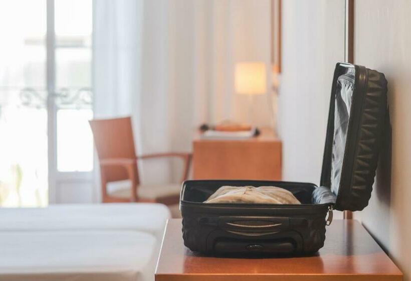 غرفة قياسية, Jeni & Restaurant