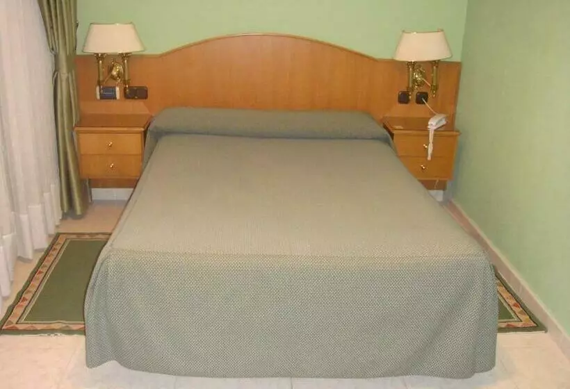 اتاق استاندارد یک نفره, Hostal Serpol