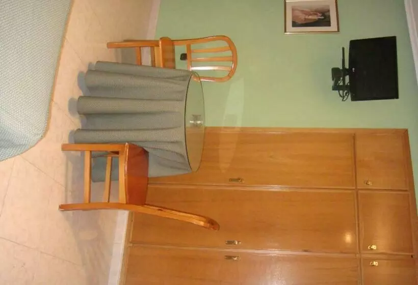 اتاق استاندارد یک نفره, Hostal Serpol