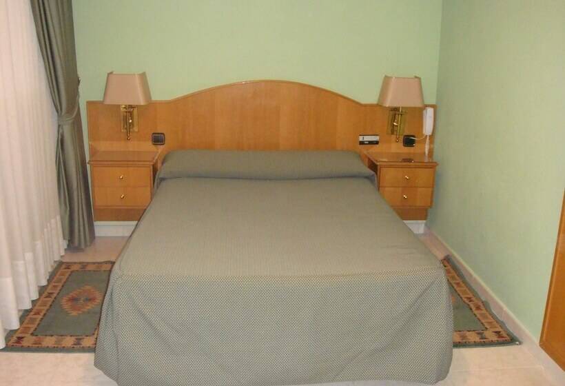 اتاق استاندارد یک نفره, Hostal Serpol