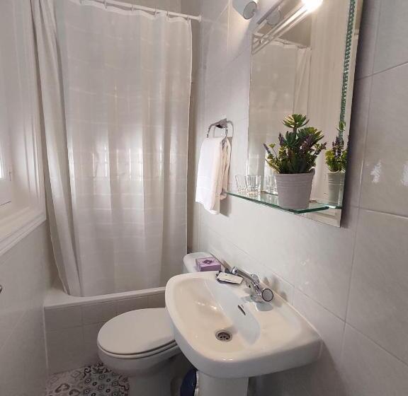 اتاق استاندارد یک نفره, Hostal Alfaro