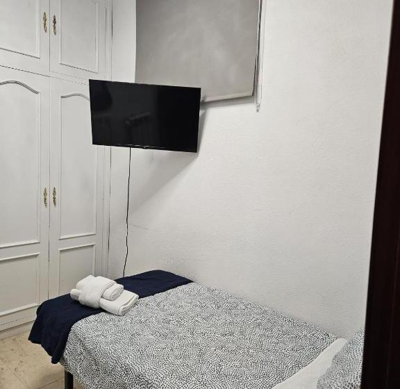 اتاق استاندارد یک تخته با سرویس بهداشتی مشترک, Hostal Alfaro