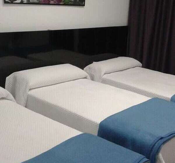 Habitación Triple Estándar, Hostal Buenos Aires