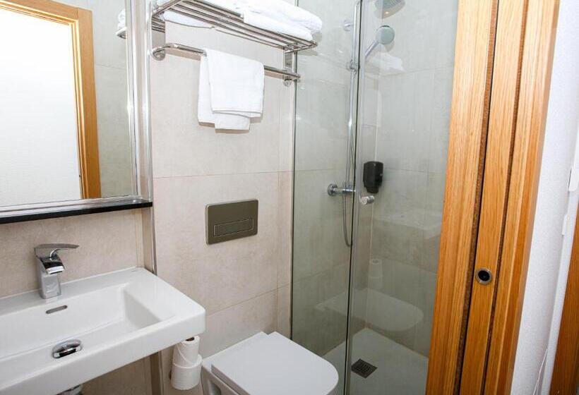 اتاق خانوادگی, Hostal Castilla Ii Puerta Del Sol