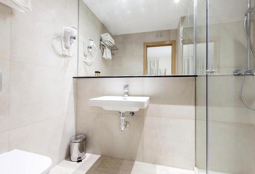 اتاق استاندارد سه نفره, Hostal Castilla Ii Puerta Del Sol