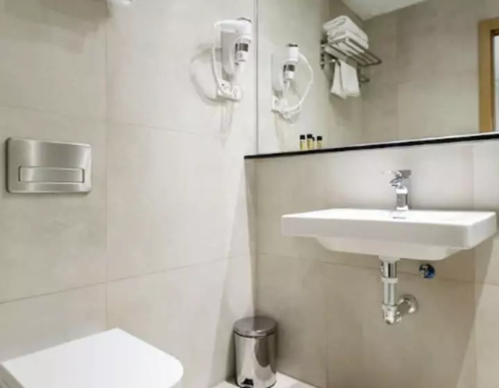 اتاق استاندارد سه نفره, Hostal Castilla Ii Puerta Del Sol