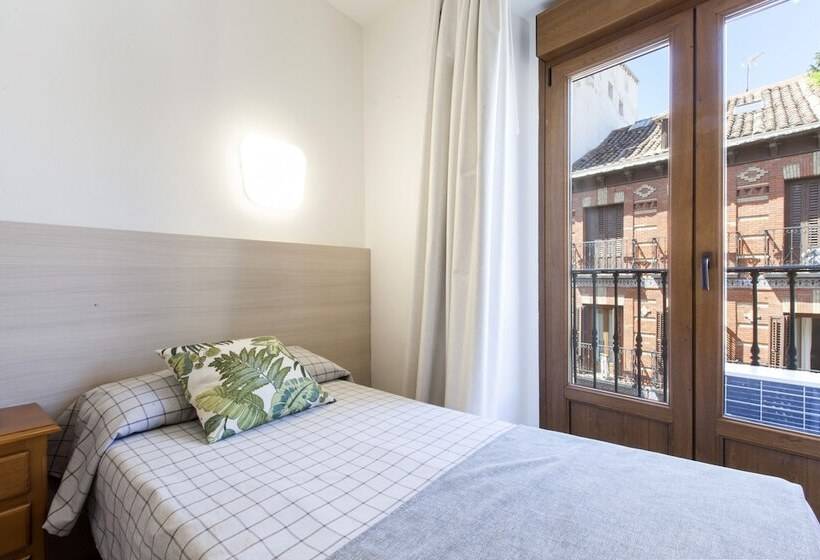 اتاق استاندارد سه نفره, Hostal Castilla Ii Puerta Del Sol