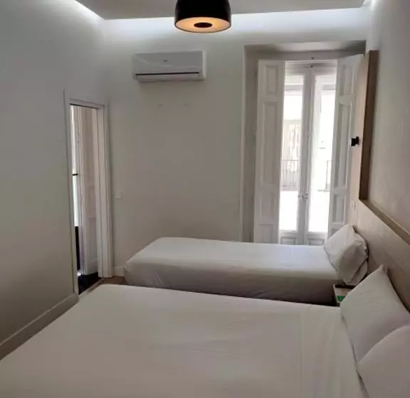 اتاق استاندارد سه نفره, Hostal Manuela By Gaiarooms